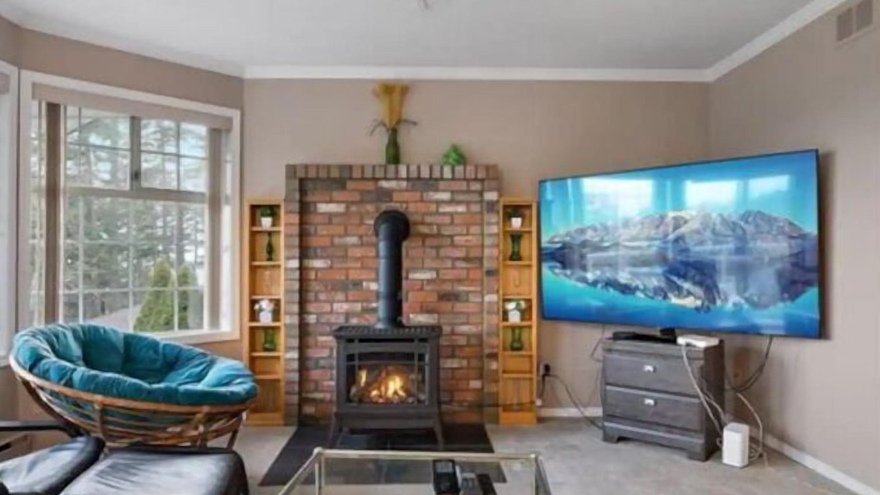 Photo of Livingroom in Saanich West