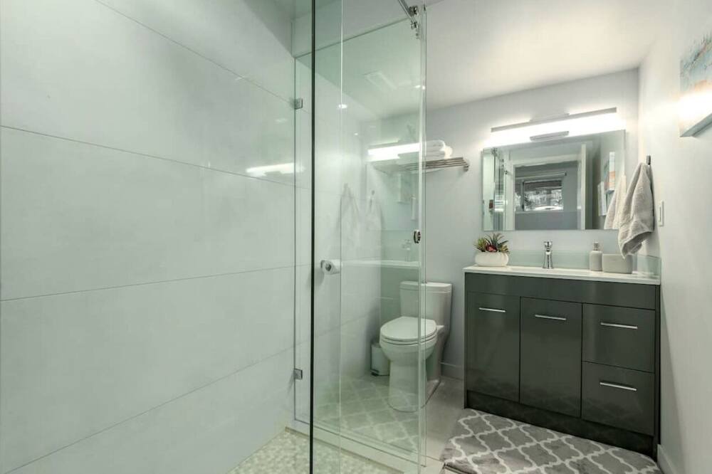 Photo of Bathroom in Canyon Heights