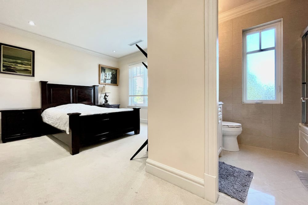 Photo of Bedroom in Oakridge