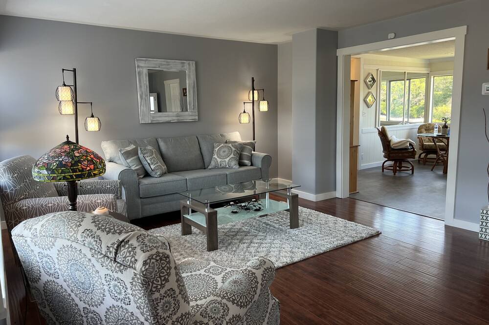 Photo of Livingroom in Campbell River