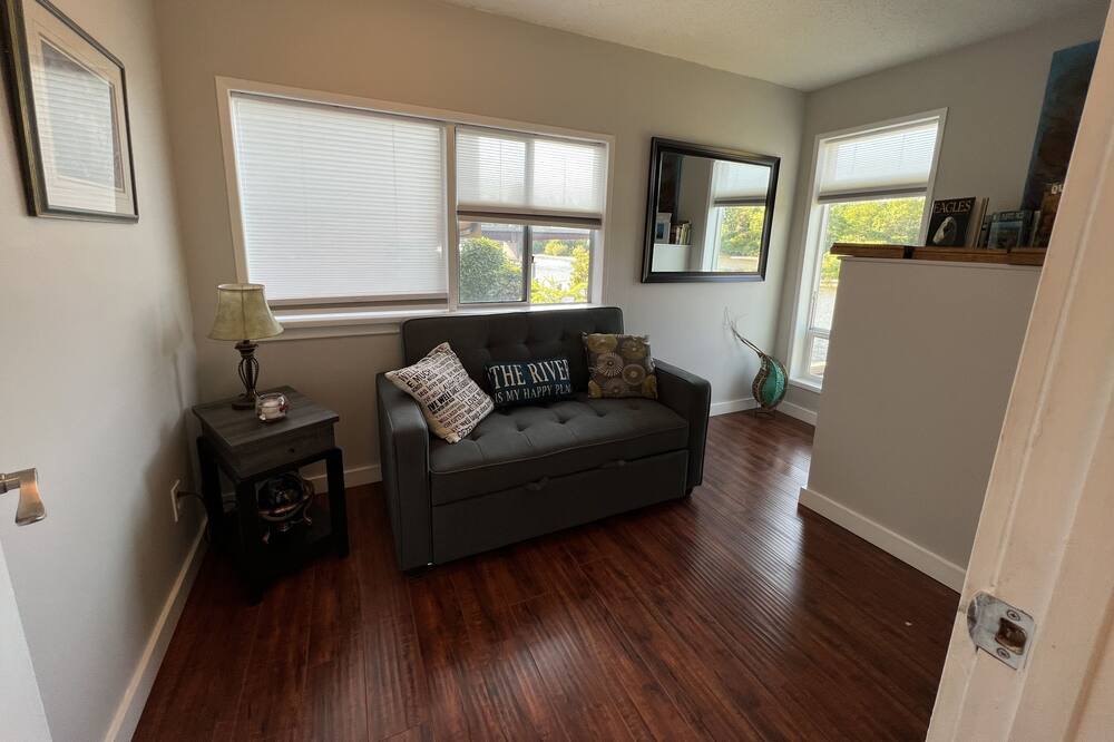 Photo of Livingroom in Campbell River