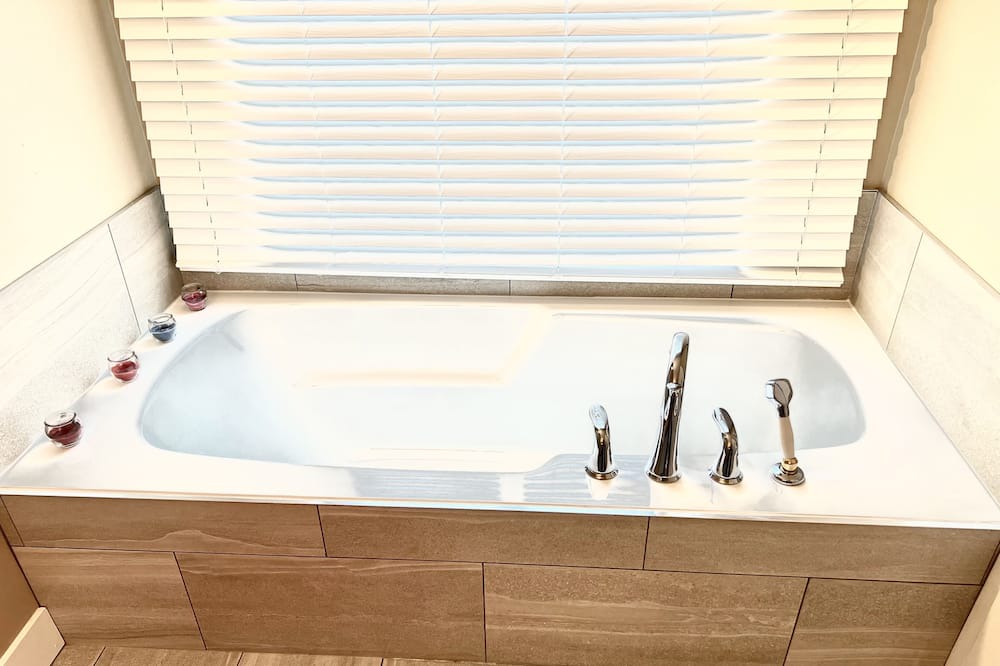 Photo of Bathroom in Eastern Hillsides