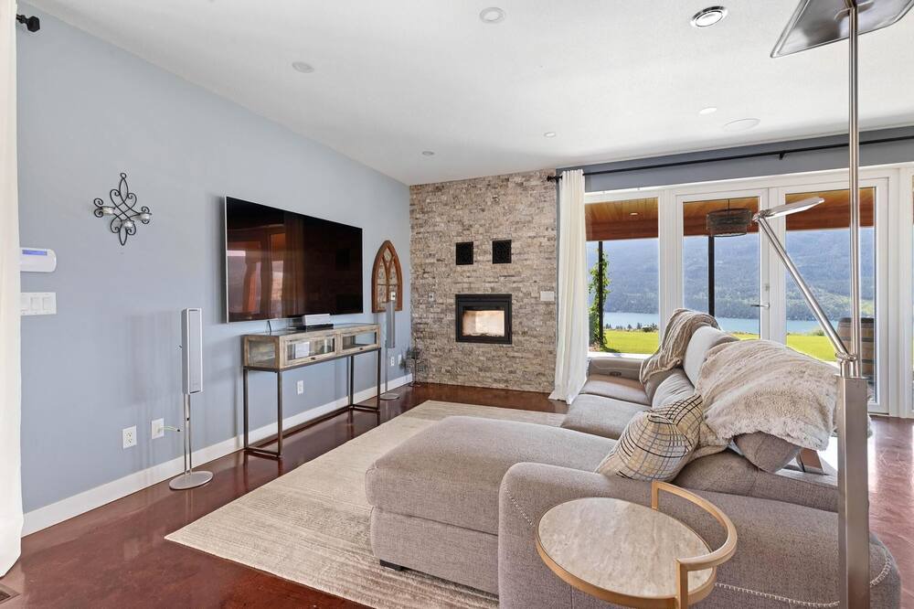 Photo of Livingroom in Vernon