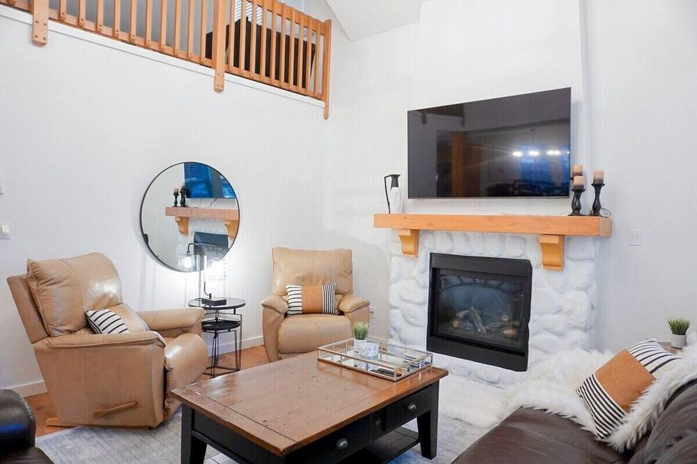 Photo of Livingroom in Lindell Beach