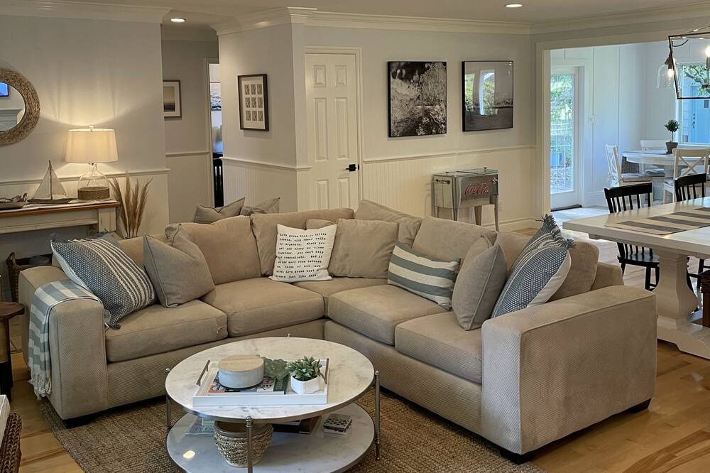 Photo of Livingroom in Surrey