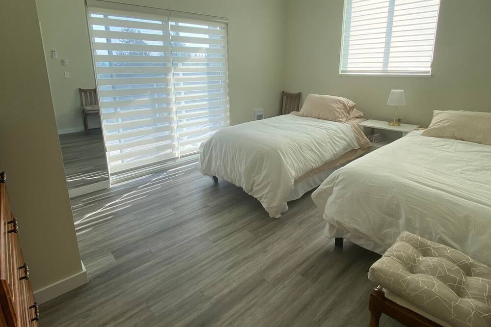 Photo of Bedroom in Roberts Creek