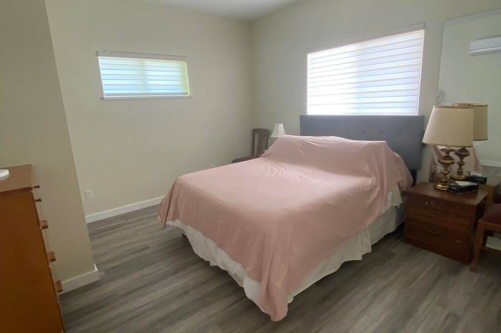 Photo of Bedroom in Roberts Creek