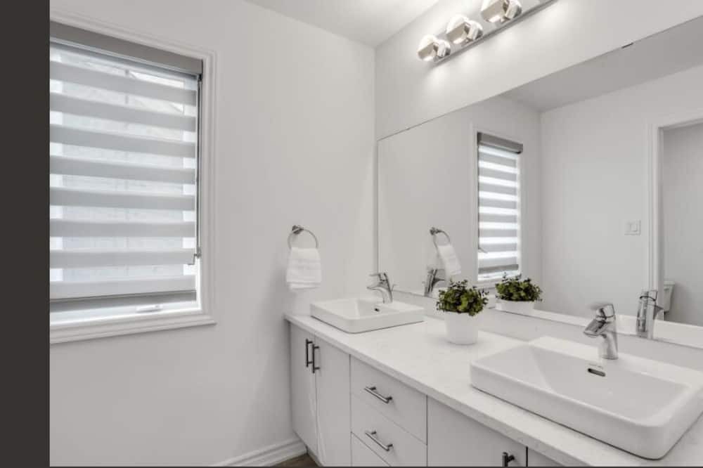 Photo of Bathroom in Wasaga Beach