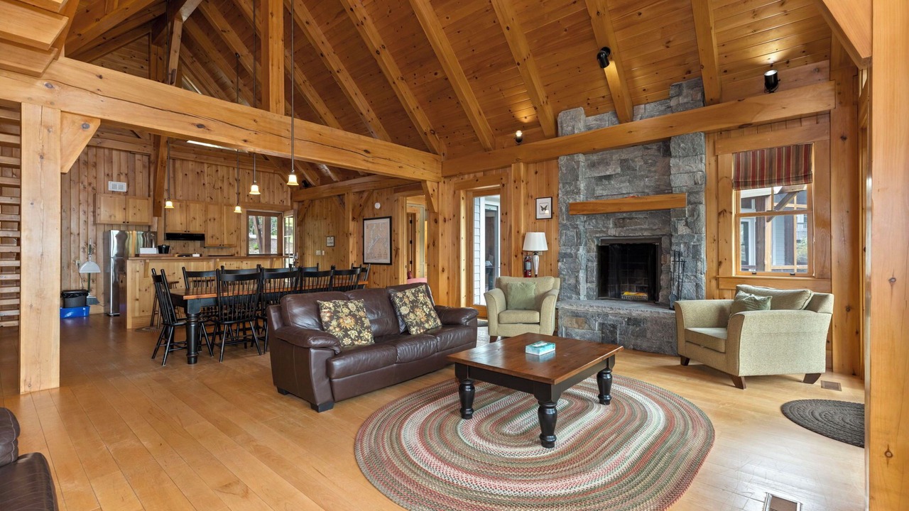 Photo of Livingroom in Lake of Bays