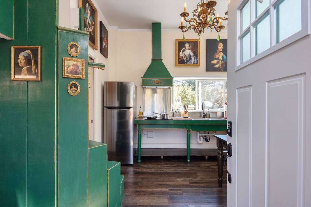 Photo of Kitchen in Saanich West