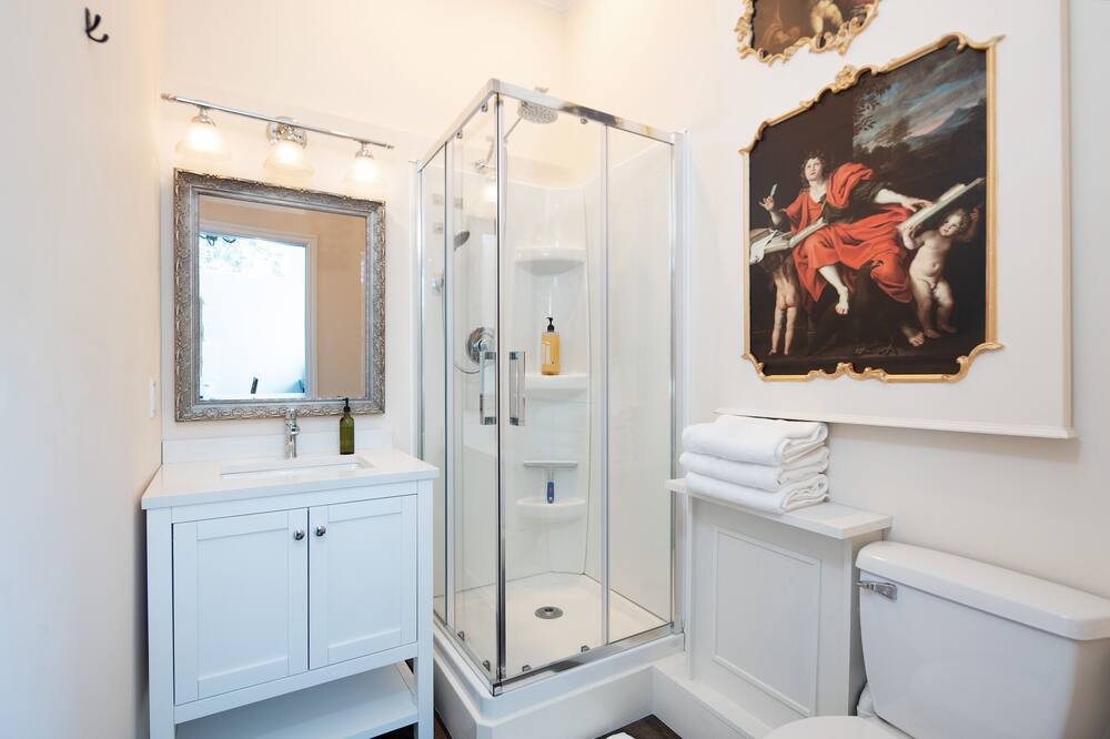 Photo of Bathroom in Saanich West