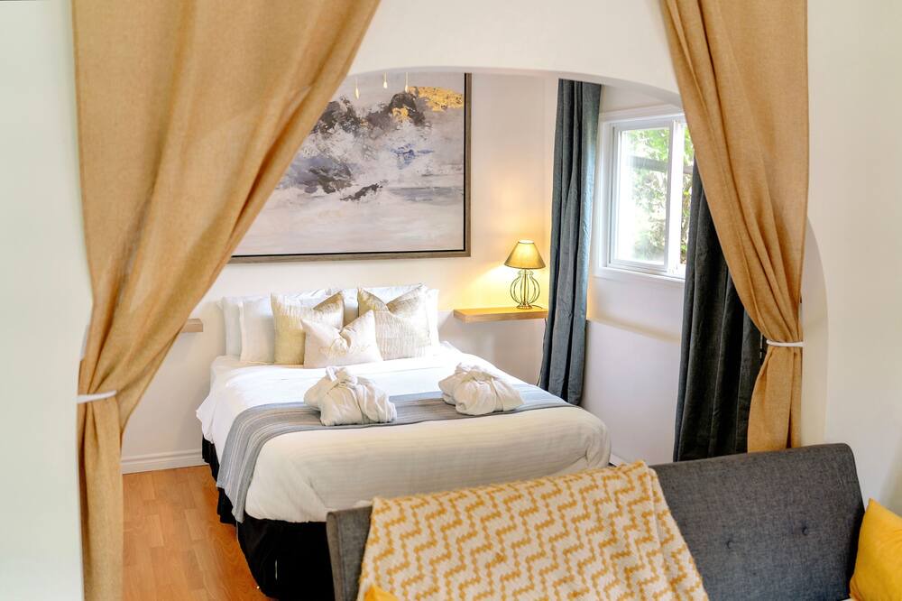 Photo of Bedroom in East Hill