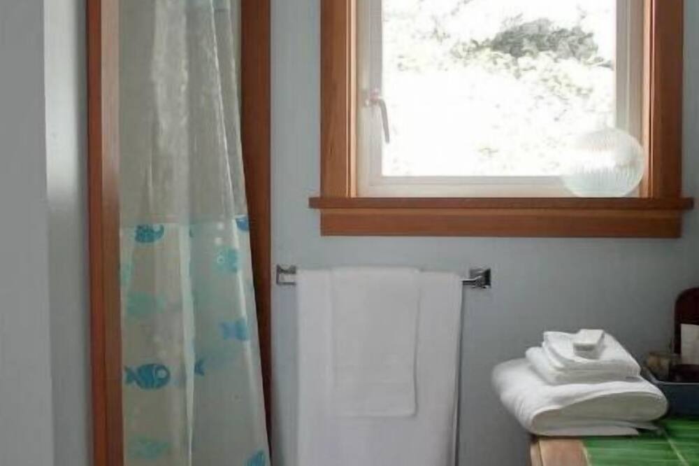 Photo of Bathroom in Galiano