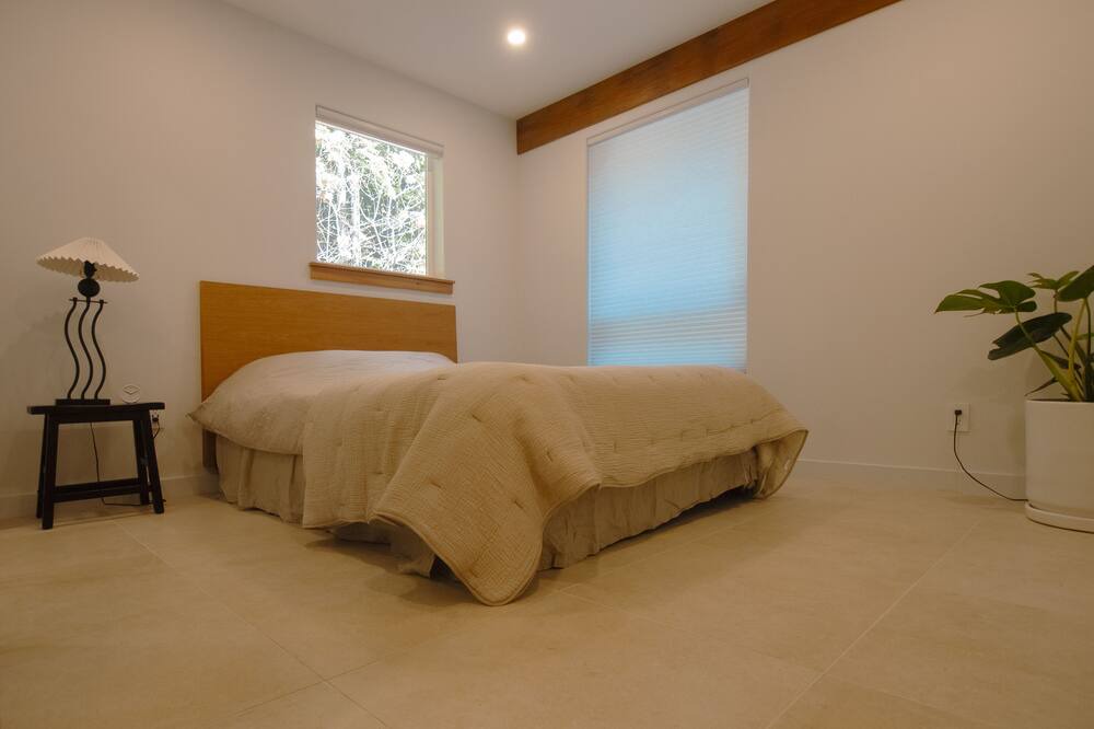 Photo of Bedroom in Roberts Creek
