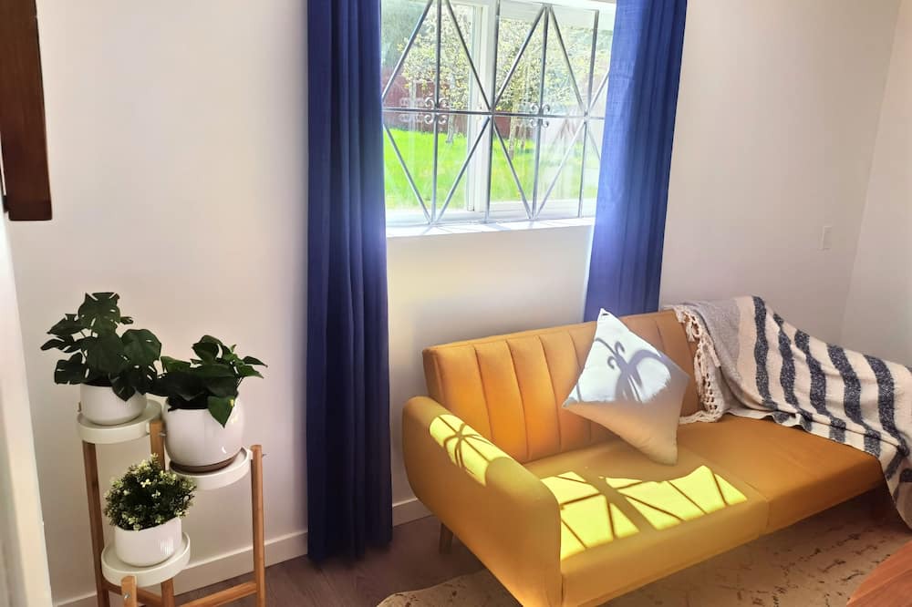 Photo of Livingroom in South Surrey