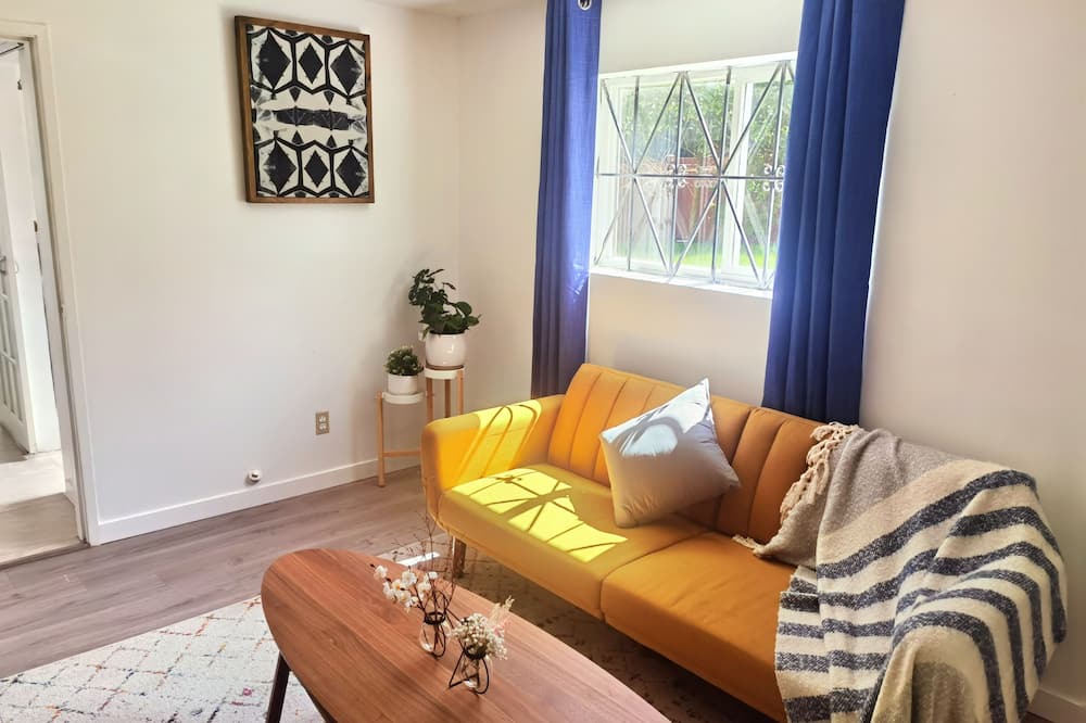 Photo of Livingroom in South Surrey