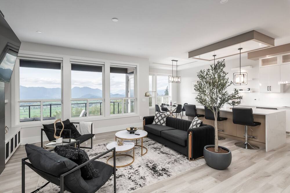 Photo of Livingroom in Eastern Hillsides
