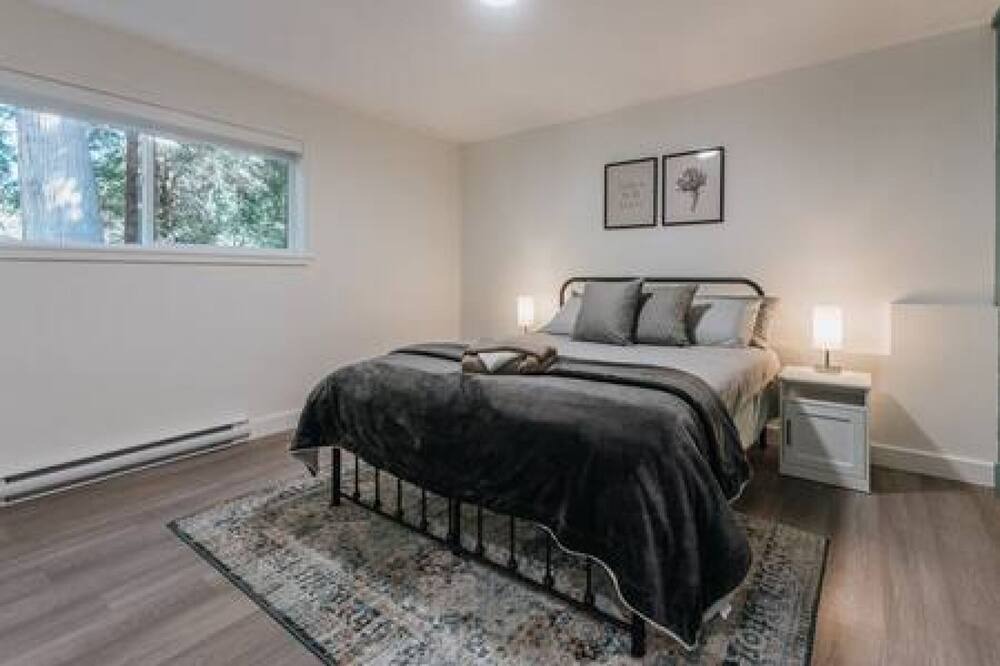 Photo of Bedroom in Halfmoon Bay