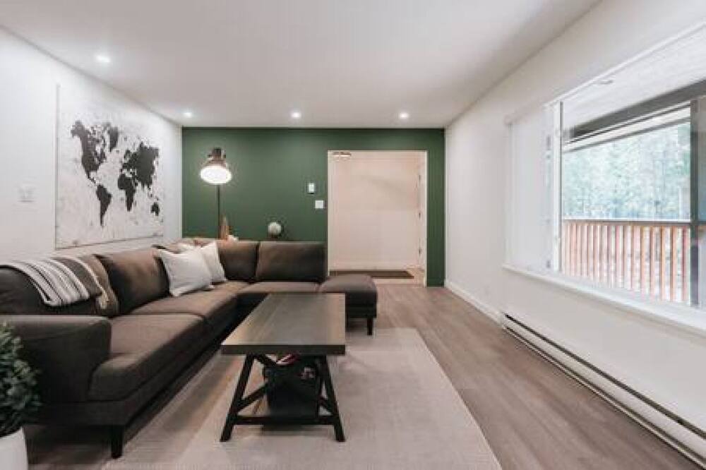 Photo of Livingroom in Halfmoon Bay