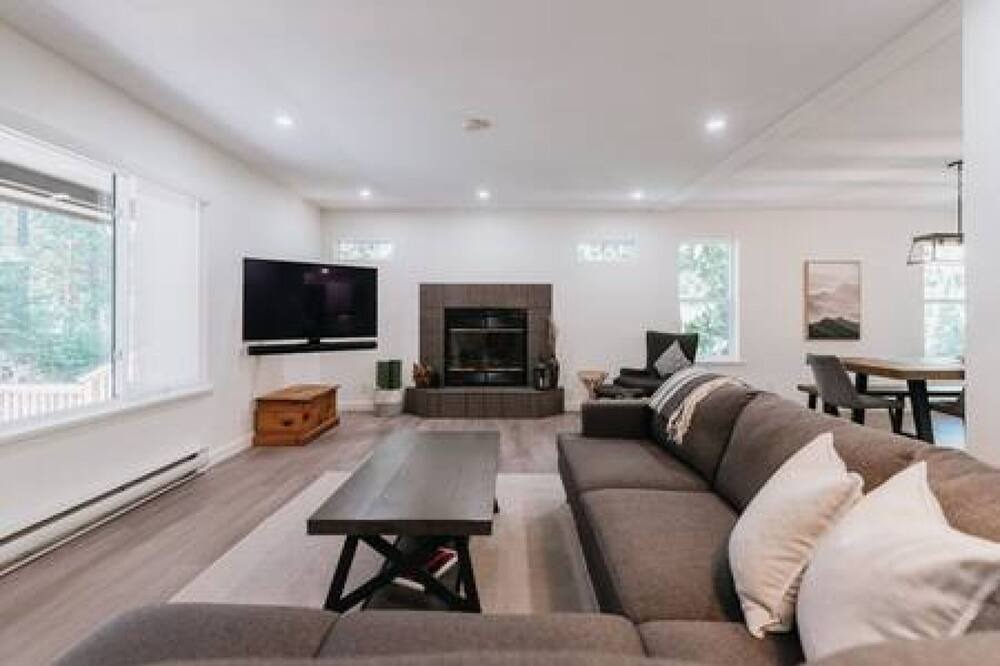 Photo of Livingroom in Halfmoon Bay