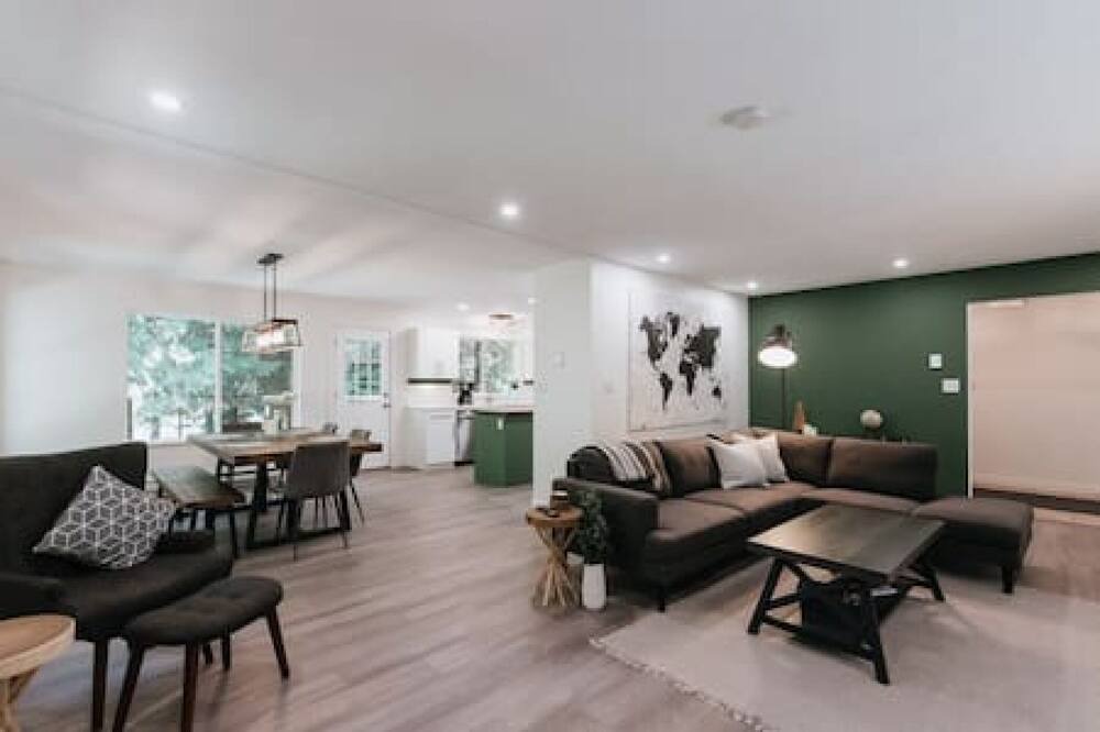 Photo of Livingroom in Halfmoon Bay