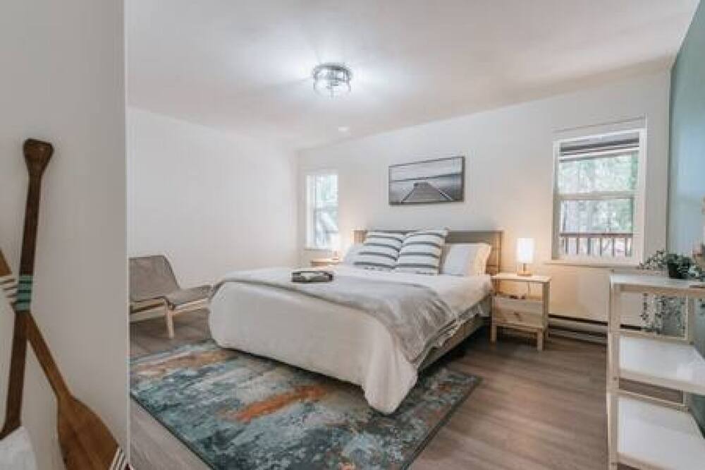 Photo of Bedroom in Halfmoon Bay