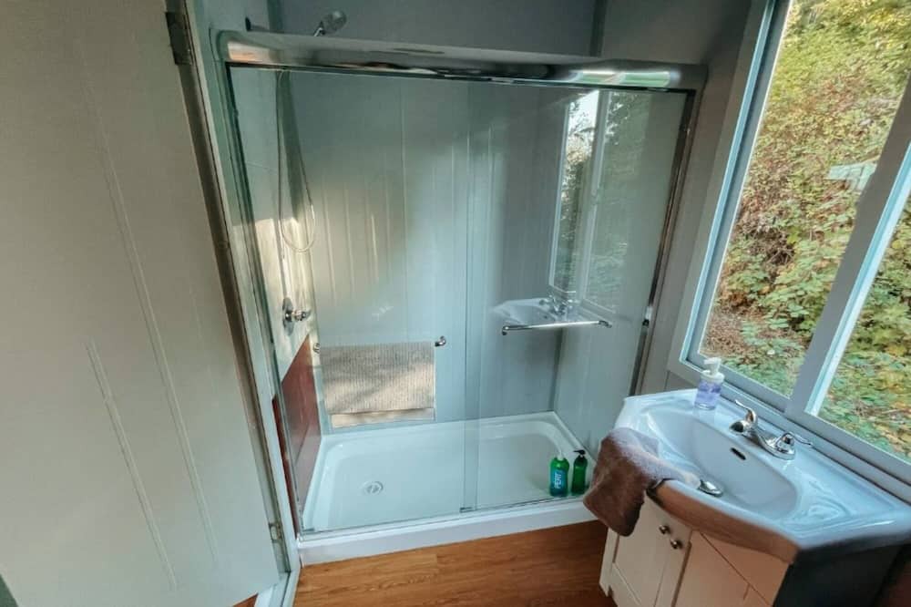 Photo of Bathroom in Sliammon