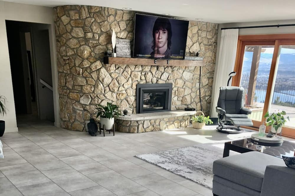 Photo of Livingroom in West Kelowna Estates