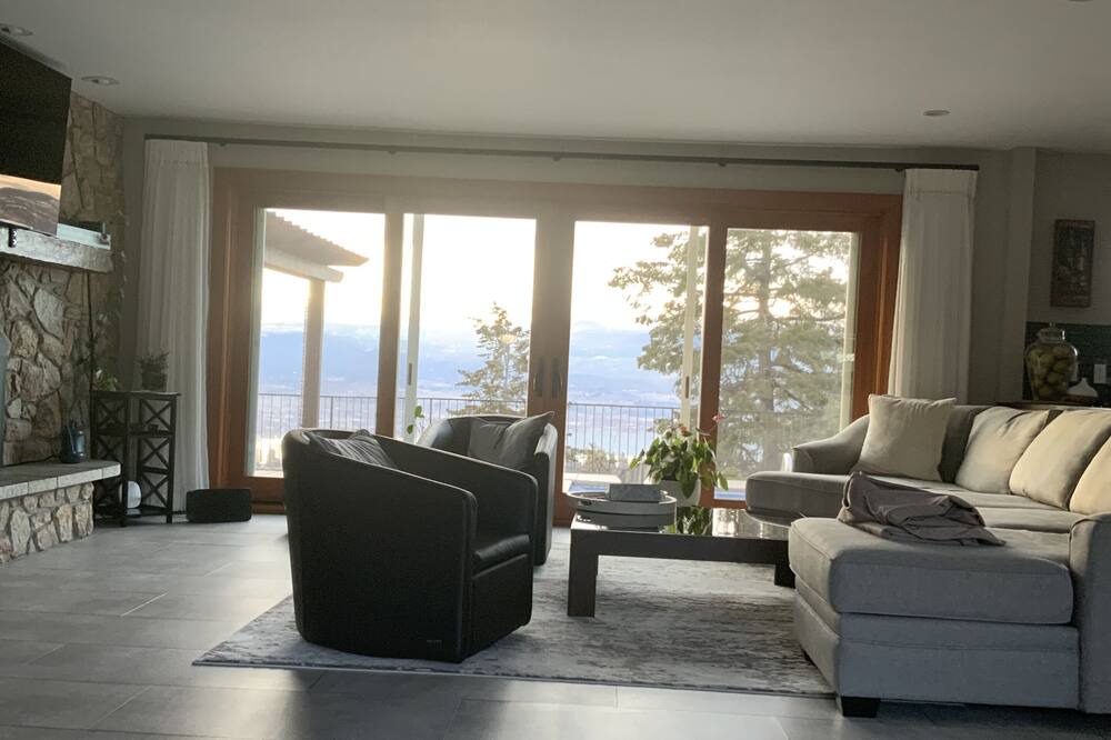 Photo of Livingroom in West Kelowna Estates