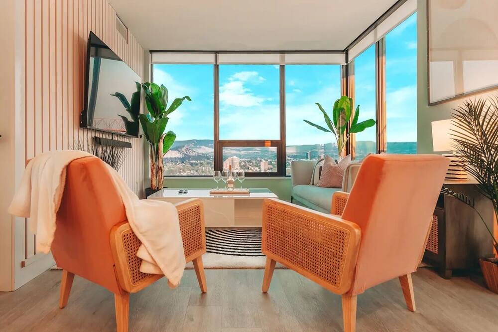 Photo of Livingroom in Downtown Kelowna