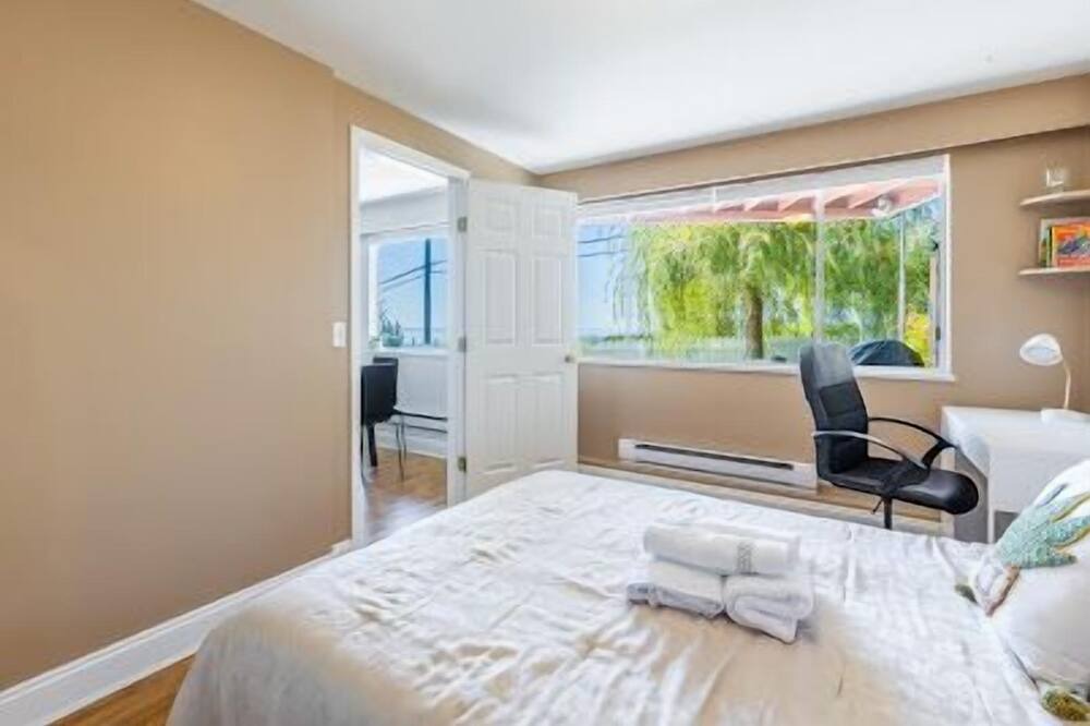 Photo of Bedroom in Canyon Heights