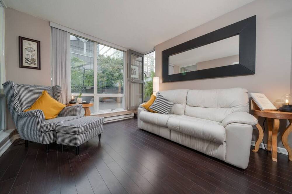Photo of Livingroom in Coal Harbour
