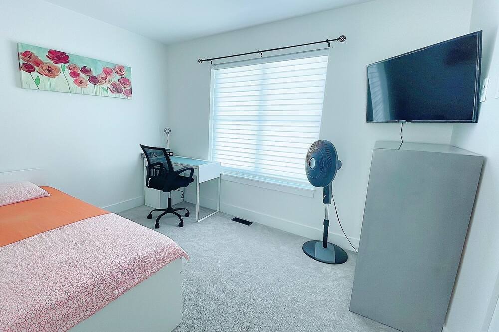 Photo of Bedroom in West Newton - Highway 10