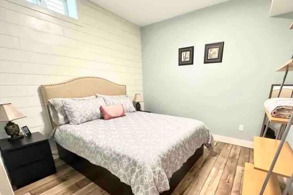 Photo of Bedroom in Promontory