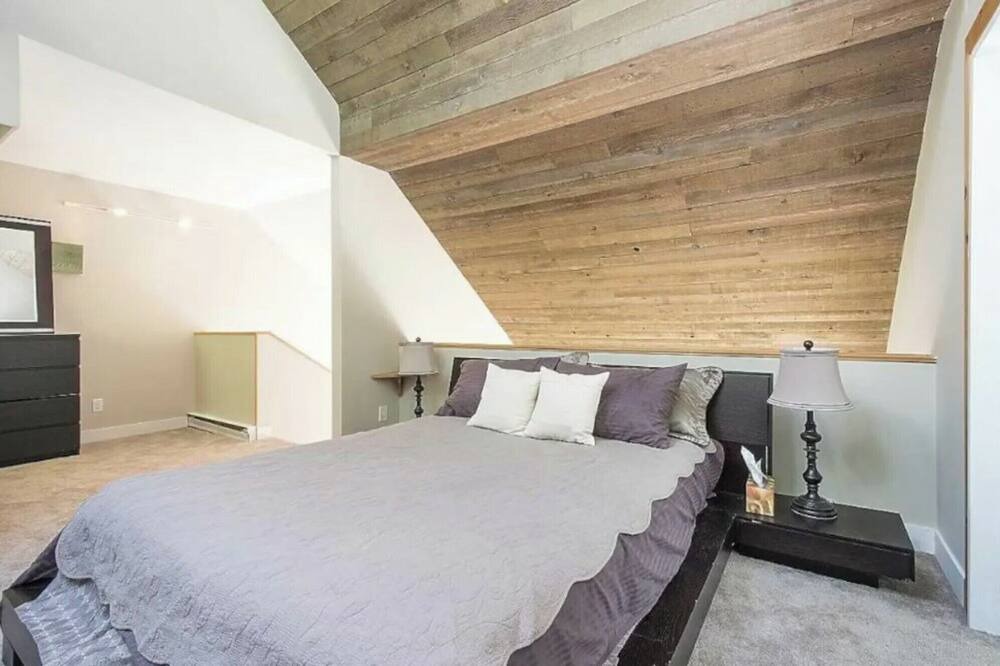Photo of Bedroom in Lions Bay