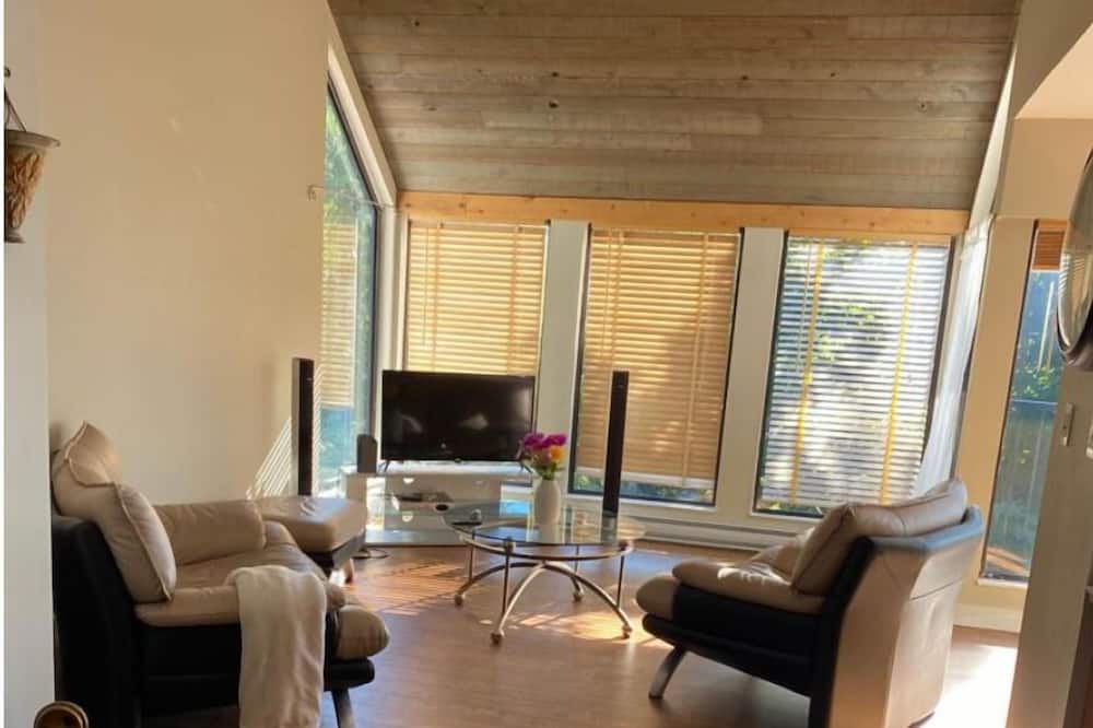 Photo of Livingroom in Lions Bay
