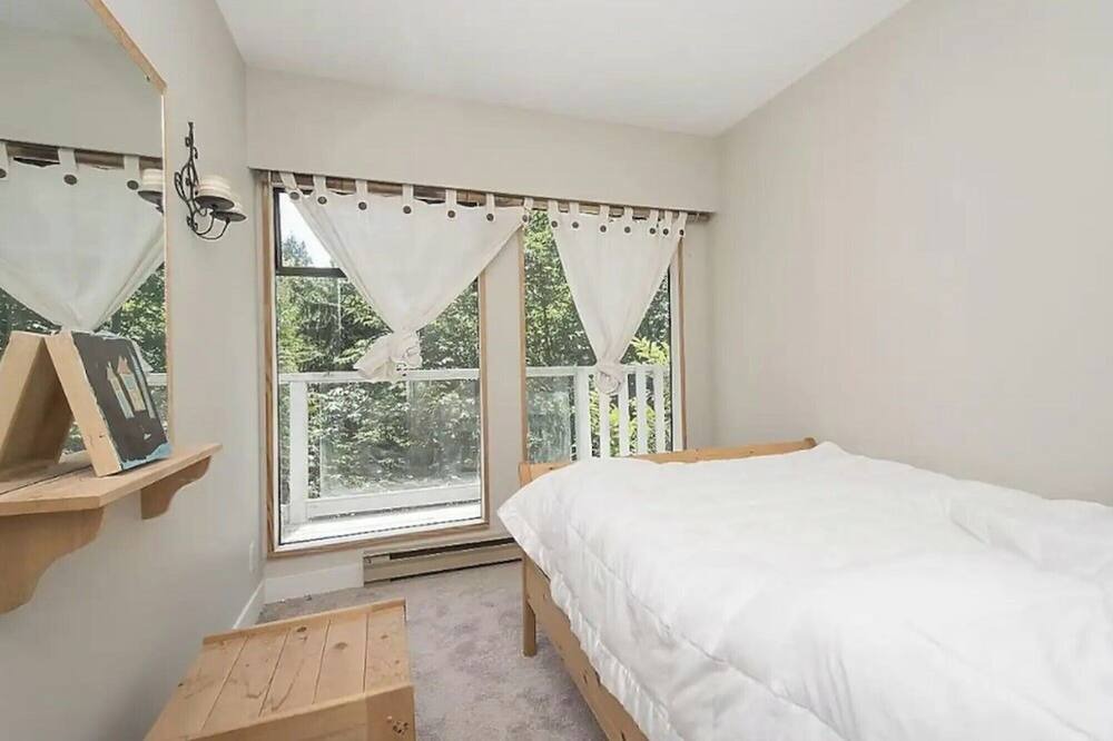 Photo of Bedroom in Lions Bay