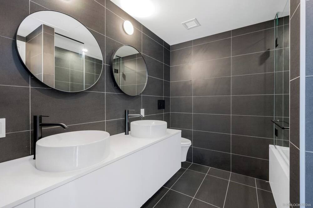 Photo of Bathroom in Renfrew-Collingwood