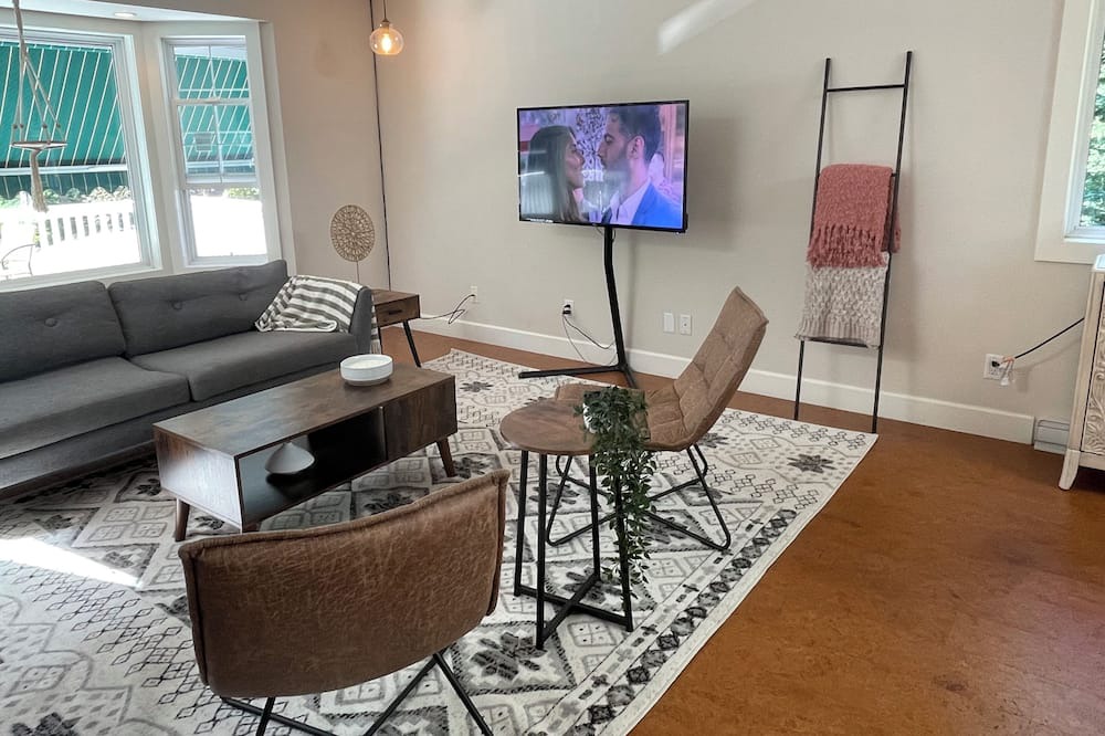 Photo of Livingroom in Mill Bay