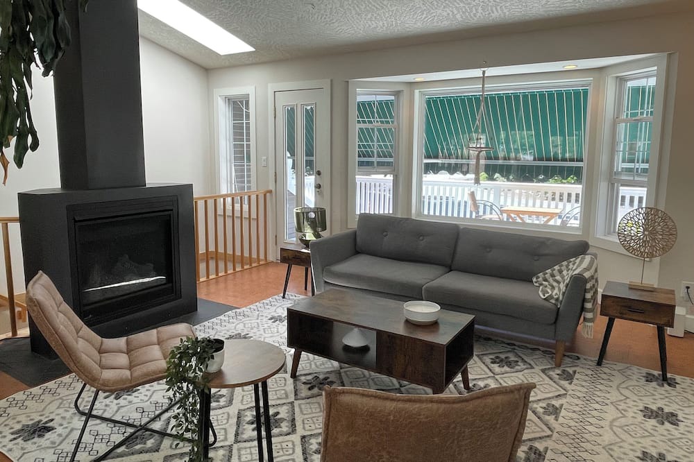 Photo of Livingroom in Mill Bay