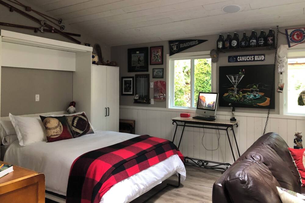 Photo of Bedroom in Halfmoon Bay
