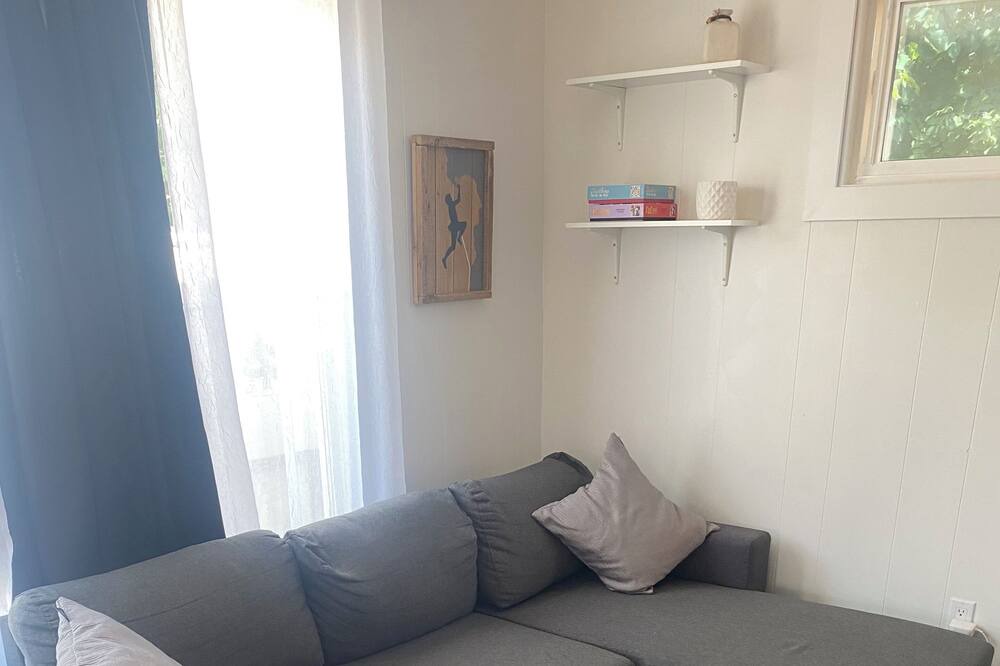 Photo of Livingroom in Downtown Kelowna