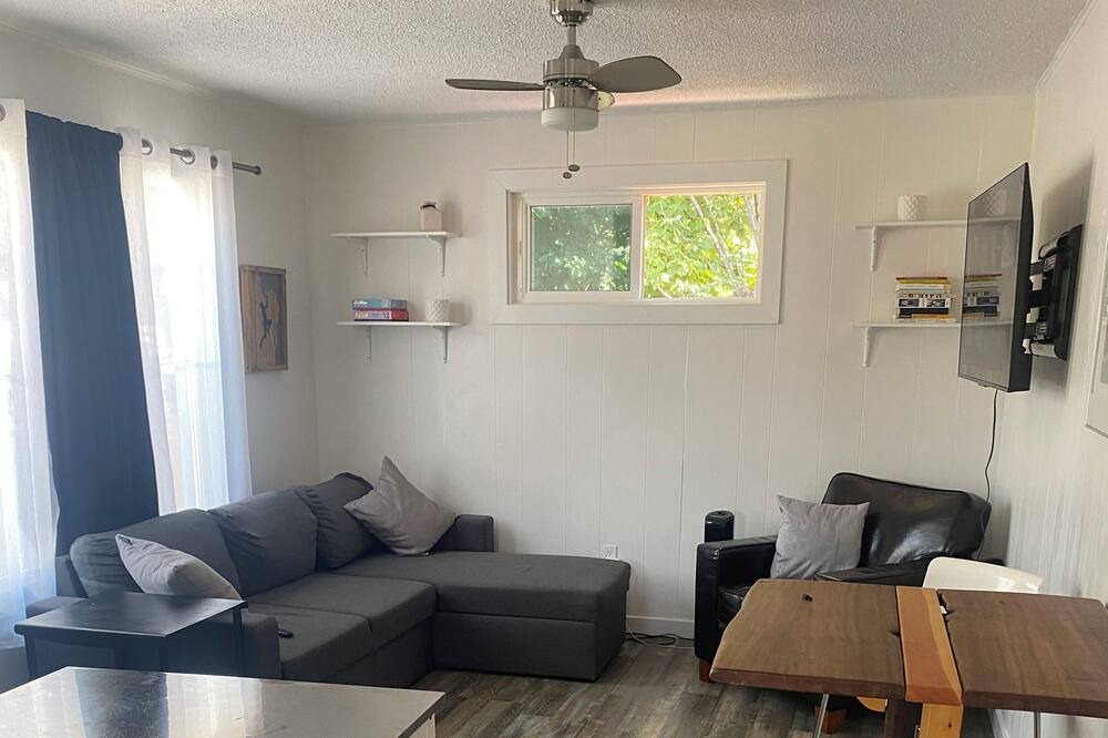 Photo of Livingroom in Downtown Kelowna