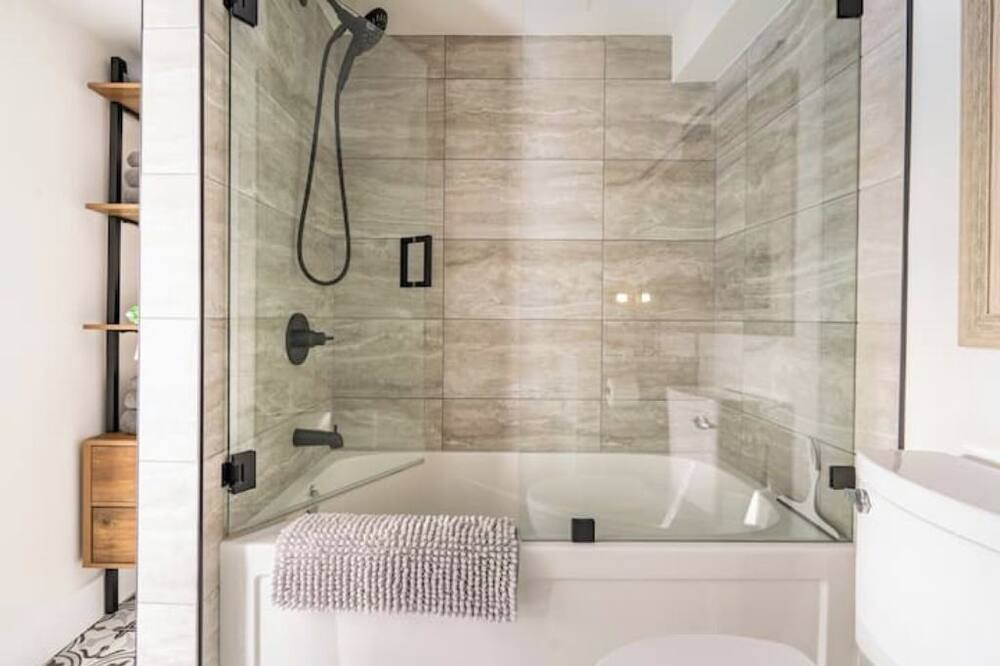 Photo of Bathroom in Saanich West