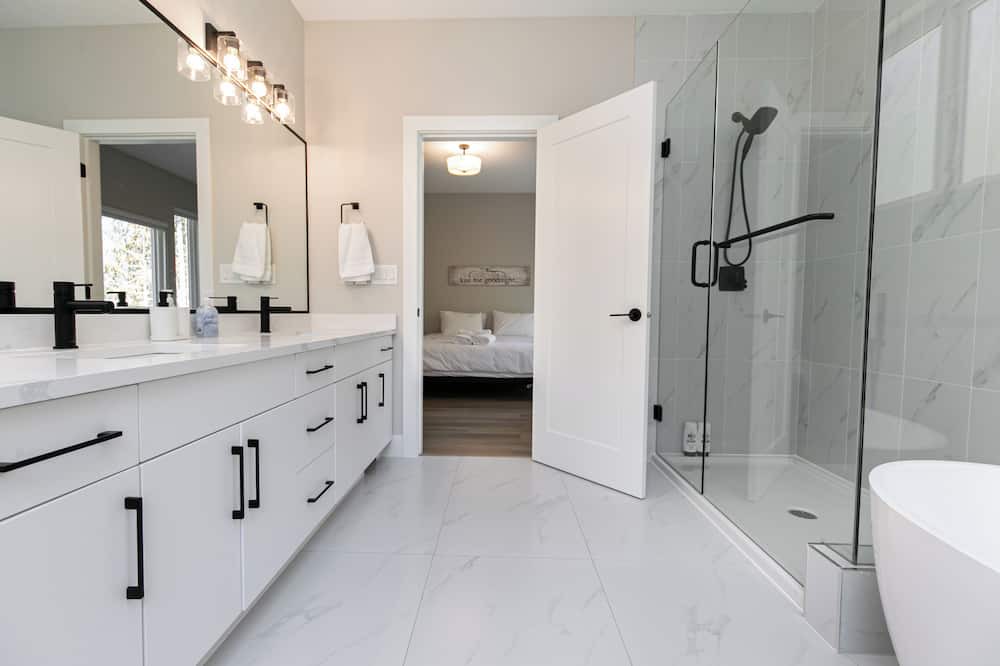 Photo of Bathroom in Lake Cowichan