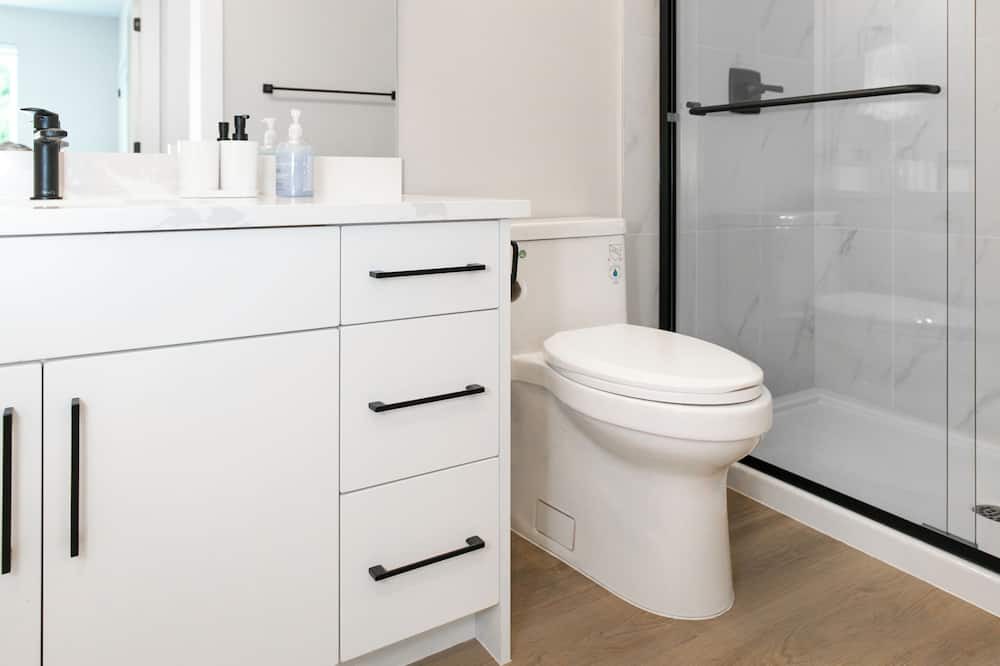 Photo of Bathroom in Lake Cowichan