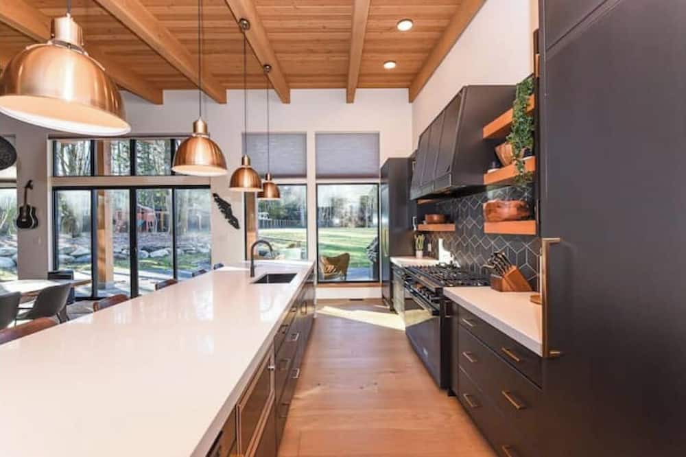 Photo of Kitchen in Courtenay