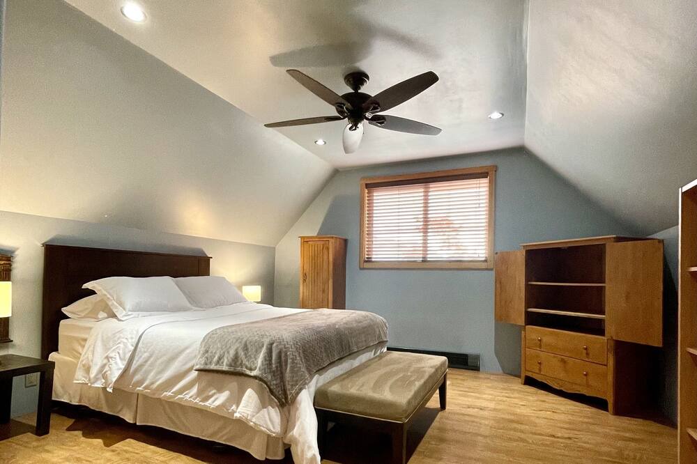 Photo of Bedroom in Lake Cowichan