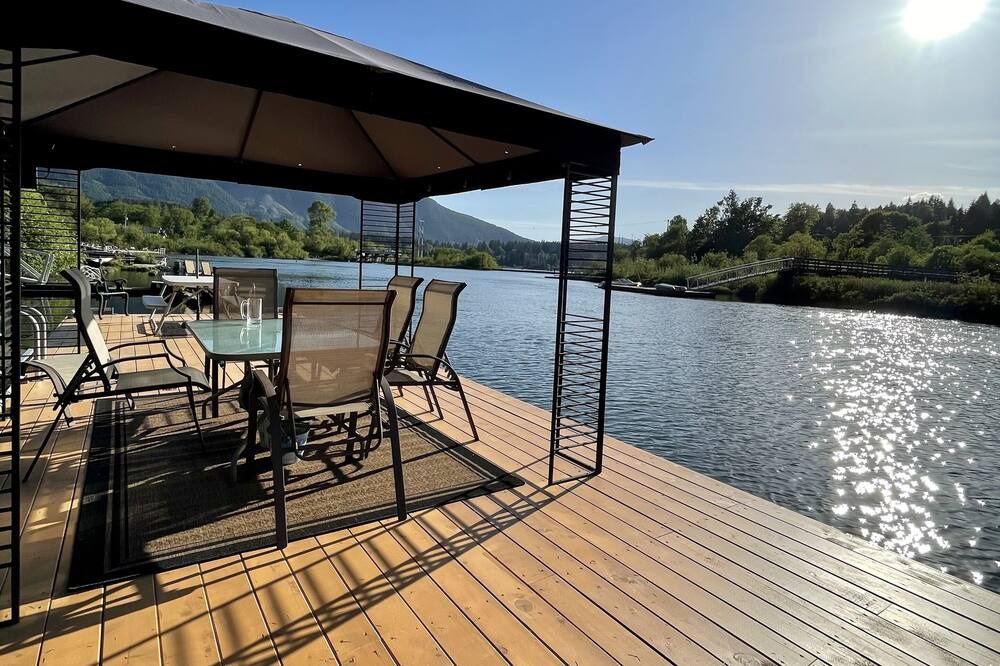 Photo of Patio Balcony in Lake Cowichan