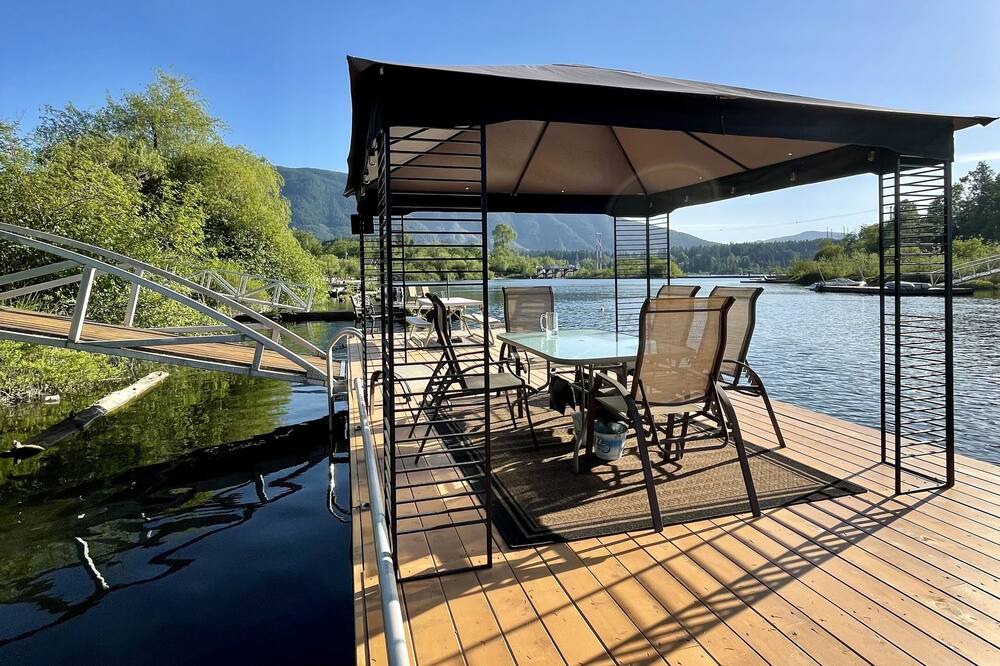 Photo of Patio Balcony in Lake Cowichan
